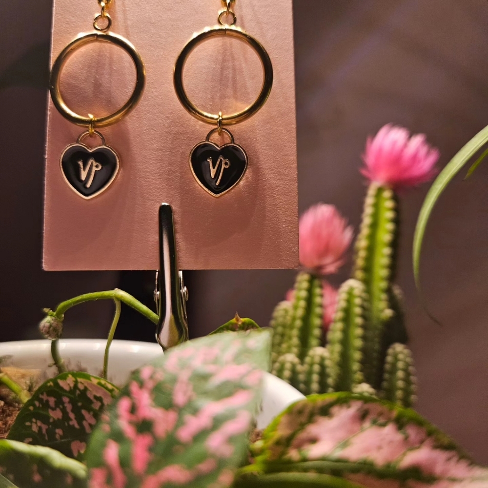 Capricorn ♑️ black heart hoop earrings